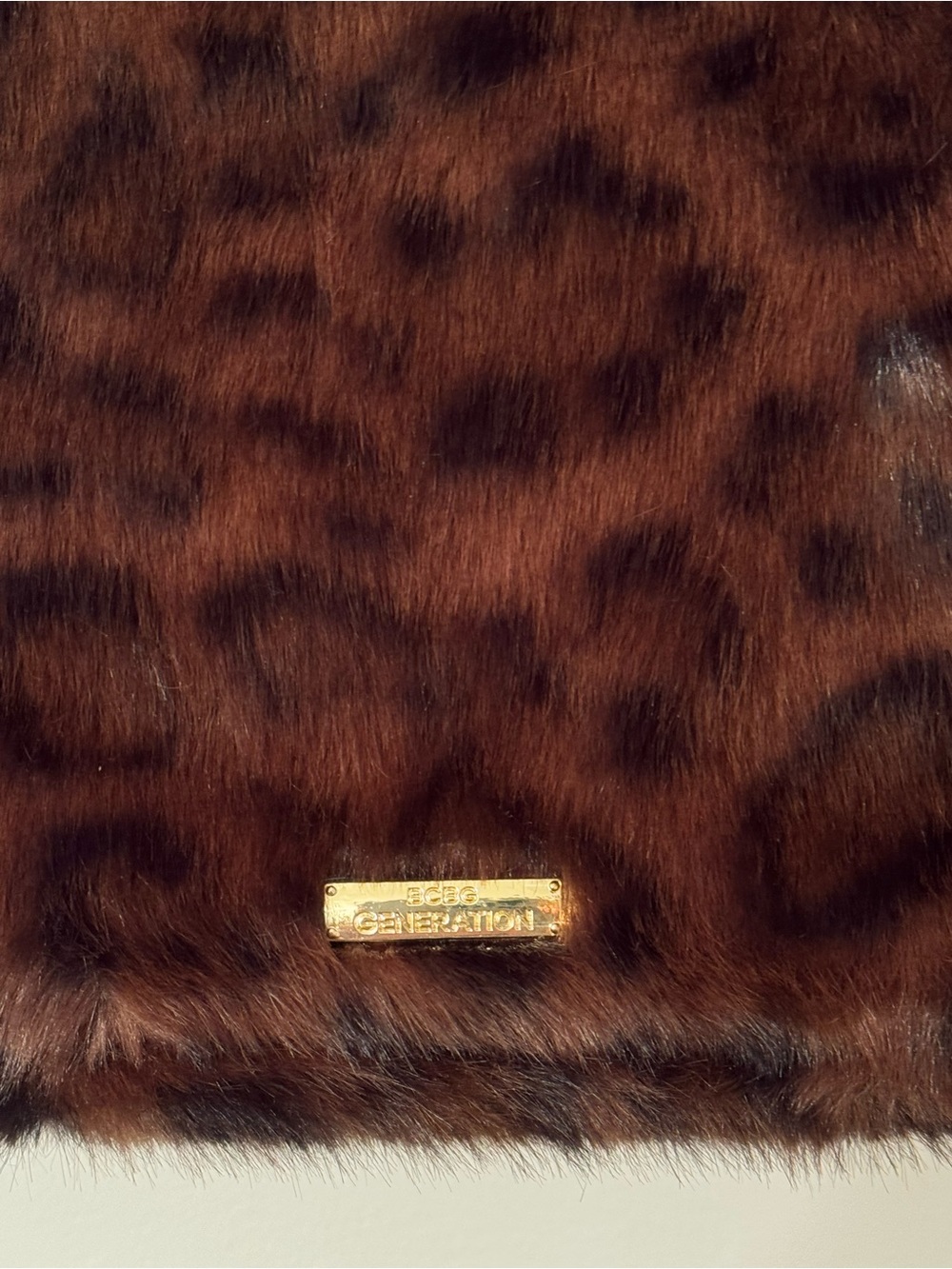 BCBG Generation Faux Fur Leopard Cheetah Tote Bag and Pouch - Picture 2 of 3